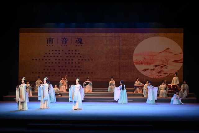 (251210) -- QUANZHOU, Dec. 10, 2025 (Xinhua) -- Artists perform during the opening ceremony of 15th Quanzhou International Nanyin Symposium in Quanzhou, southeast China's Fujian Province, Dec, 10, 2025. The 15th Quanzhou International Nanyin Symposium unveiled Wednesday with a special performance staged in Quanzhou. This edition of the event brought together 42 Nanyin troupes from home and abroad, with over 600 performers sharing the stage to jointly present the ancient melodies and new voices of Nanyin.
  Nanyin, known as the "living fossil" of ancient Chinese music, literally means "music in the south" and is a traditional opera in Fujian dialect. (Xinhua/Jiang Kehong)