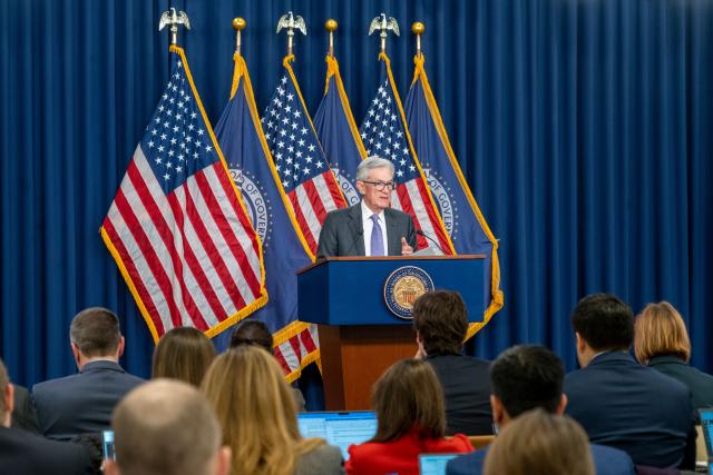 (251210) -- WASHINGTON, Dec. 10, 2025 (Xinhua) -- U.S. Federal Reserve Chair Jerome Powell attends a press conference in Washington, D.C., the United States, Dec. 10, 2025. The U.S. Federal Reserve on Wednesday decided to lower the target range for the federal funds interest rate by 25 basis points to 3.5 to 3.75 percent, marking its third rate cut this year. (Photo by Li Yuanqing/Xinhua)