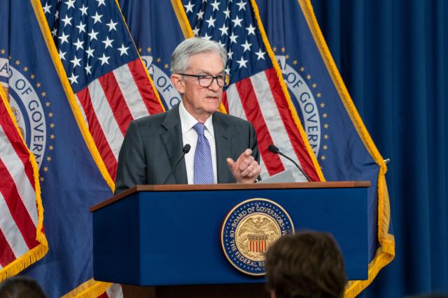 (251210) -- WASHINGTON, Dec. 10, 2025 (Xinhua) -- U.S. Federal Reserve Chair Jerome Powell attends a press conference in Washington, D.C., the United States, Dec. 10, 2025. The U.S. Federal Reserve on Wednesday decided to lower the target range for the federal funds interest rate by 25 basis points to 3.5 to 3.75 percent, marking its third rate cut this year. (Photo by Li Yuanqing/Xinhua)