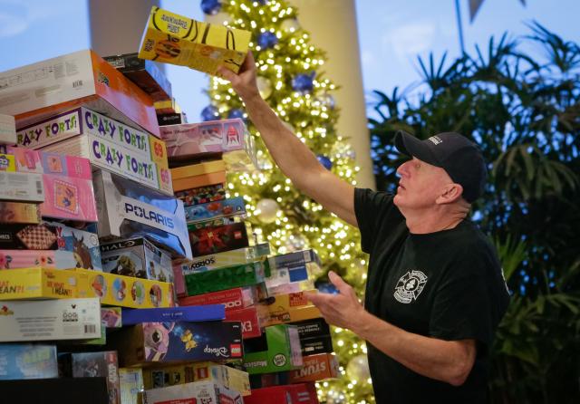 (251211) -- VANCOUVER, Dec. 11, 2025 (Xinhua) -- A volunteer stacks donated toys during the Pan Pacific Christmas Wish Breakfast 2025 at Canada Place in Vancouver, British Columbia, Canada, on Dec. 10, 2025. As one of Canada's largest one-day toy drives, the annual Pan Pacific Christmas Wish Breakfast was held on Wednesday. The event collected more than 20 tonnes of toys, bringing joy to children and providing support to families in need. (Photo by Liang Sen/Xinhua)