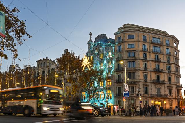 (251211) -- BARCELONA, Dec. 11, 2025 (Xinhua) -- The facade of the Casa Batllo, a renowned building designed by architect Antoni Gaudi, is decorated with Christmas lights in Barcelona, Spain, Dec. 10, 2025. (Photo by Joan Gosa/Xinhua)