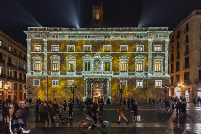 (251211) -- BARCELONA, Dec. 11, 2025 (Xinhua) -- People walk past a building decorated with Christmas lights in Barcelona, Spain, Dec. 10, 2025. (Photo by Joan Gosa/Xinhua)
