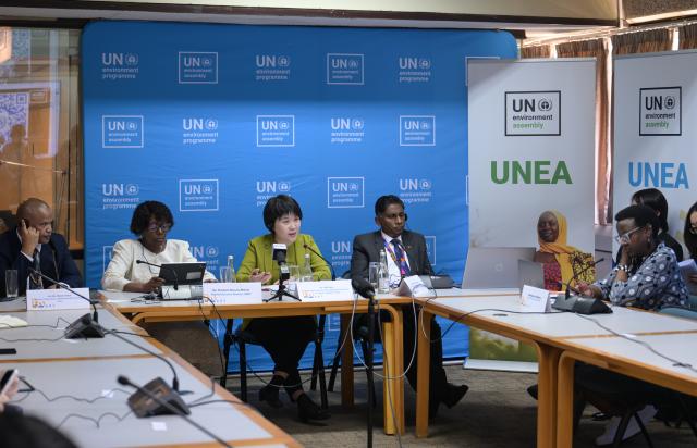 (251211) -- NAIROBI, Dec. 11, 2025 (Xinhua) -- Guo Fang (3rd L), Chinese vice minister of ecology and environment, speaks at a press conference on the Chinese-backed Kunming Biodiversity Fund (KBF) on the sidelines of the seventh session of the United Nations Environment Assembly in Nairobi, Kenya, Dec 10, 2025.
  Conservation of natural habitats has gained momentum thanks to the operationalization of the Chinese-backed Kunming Biodiversity Fund (KBF) launched in May 2024, officials said on Wednesday.
   TO GO WITH "Chinese-backed biodiversity fund lauded for advancing green agenda" (Xinhua/Yang Guang)