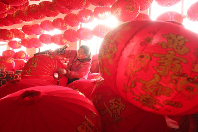 (251211) -- BEIJING, Dec. 11, 2025 (Xinhua) -- A worker makes Gaocheng palace lanterns at a palace lantern factory in Tuntou Villiage, Gaocheng District of Shijiazhuang, north China's Hebei Province, on Dec. 10, 2025. Gaocheng palace lantern is one of Hebei's provincial intangible cultural heritage items. (Photo by Liang Zidong/Xinhua)