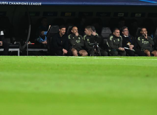 (251211) -- MADRID, Dec. 11, 2025 (Xinhua) -- Xabi Alonso (1st L), head coach of Real Madrid, is seen during the UEFA Champions League football match between Real Madrid and Manchester City in Madrid, Spain, Dec. 10, 2025. (Xinhua/Cheng Min)