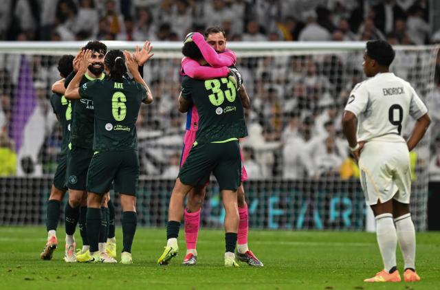 (251211) -- MADRID, Dec. 11, 2025 (Xinhua) -- Players of Manchester City celebrate winning after the UEFA Champions League football match between Real Madrid and Manchester City in Madrid, Spain, Dec. 10, 2025. (Xinhua/Cheng Min)