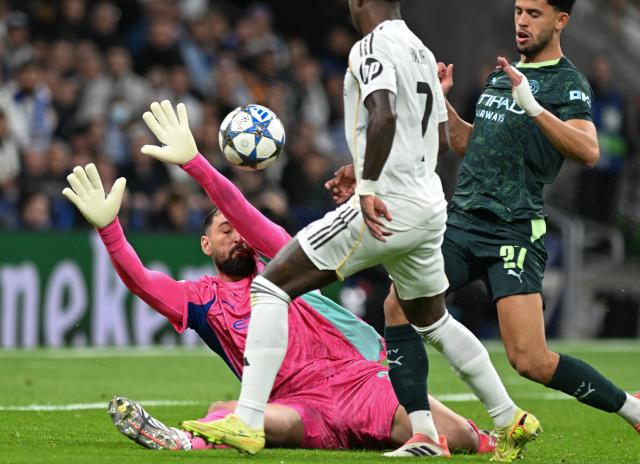 (251211) -- MADRID, Dec. 11, 2025 (Xinhua) -- Gianluigi Donnarumma (L), goalkeeper of Manchester City, makes a save during the UEFA Champions League football match between Real Madrid and Manchester City in Madrid, Spain, Dec. 10, 2025. (Xinhua/Cheng Min)