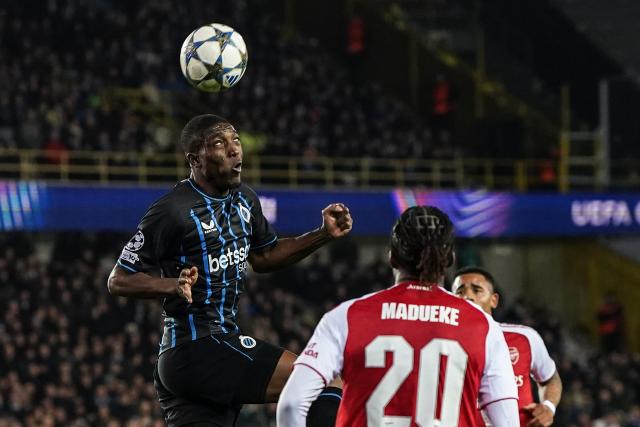 (251211) -- BRUGES, Dec. 11, 2025 (Xinhua) -- Joel Ordonez (L) of Club Brugge heads for the ball during the UEFA Champions League football match between Club Brugge and Arsenal in Bruges, Belgium, on Dec. 10, 2025. (Xinhua/Peng Ziyang)