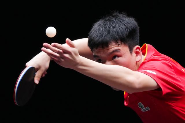 (251211) -- HONG KONG, Dec. 11, 2025 (Xinhua) -- Xiang Peng serves during the men's singles round of 16 match between An Jaehyun of South Korea and Xiang Peng of China at the WTT Finals Hong Kong 2025 in Hong Kong, south China, Dec. 11, 2025. (Xinhua/Zhu Wei)