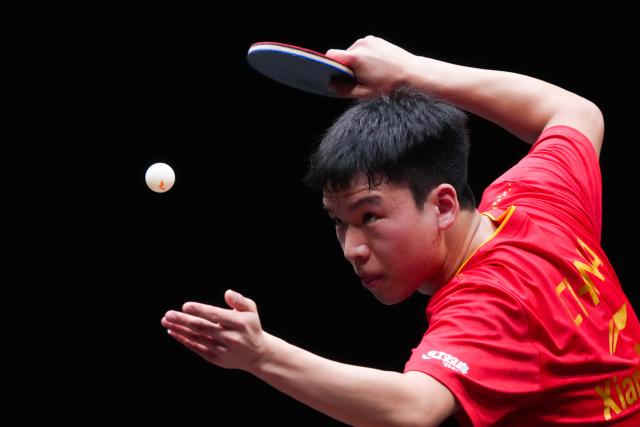 (251211) -- HONG KONG, Dec. 11, 2025 (Xinhua) -- Xiang Peng serves during the men's singles round of 16 match between An Jaehyun of South Korea and Xiang Peng of China at the WTT Finals Hong Kong 2025 in Hong Kong, south China, Dec. 11, 2025. (Xinhua/Zhu Wei)