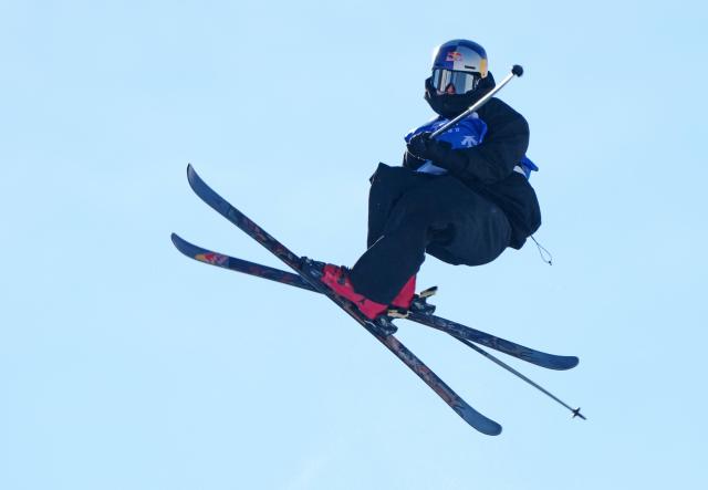 (251211) -- ZHANGJIAKOU, Dec. 11, 2025 (Xinhua) -- Luke Harrold of New Zealand competes during the men's freeski halfpipe qualification of FIS Freeski World Cup 2025 in Zhangjiakou, north China's Hebei Province, Dec. 11, 2025. (Xinhua/Wang Peng)