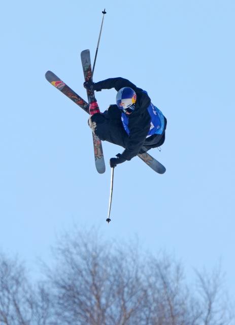(251211) -- ZHANGJIAKOU, Dec. 11, 2025 (Xinhua) -- Luke Harrold of New Zealand competes during the men's freeski halfpipe qualification of FIS Freeski World Cup 2025 in Zhangjiakou, north China's Hebei Province, Dec. 11, 2025. (Xinhua/Wang Peng)