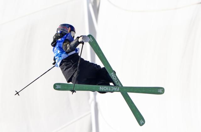 (251211) -- ZHANGJIAKOU, Dec. 11, 2025 (Xinhua) -- Gu Ailing of China competes during the women's freeski halfpipe qualification of FIS Freeski World Cup 2025 in Zhangjiakou, north China's Hebei Province, Dec. 11, 2025. (Xinhua/Wang Peng)