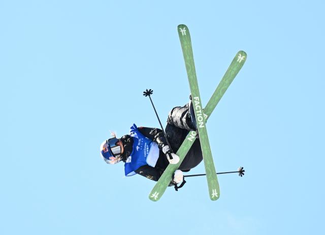 (251211) -- ZHANGJIAKOU, Dec. 11, 2025 (Xinhua) -- Gu Ailing of China competes during the women's freeski halfpipe qualification of FIS Freeski World Cup 2025 in Zhangjiakou, north China's Hebei Province, Dec. 11, 2025. (Xinhua/Wu Huiwo)
