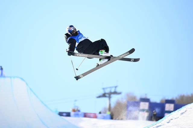 (251211) -- ZHANGJIAKOU, Dec. 11, 2025 (Xinhua) -- Kelly Sildaru of Estonia competes during the women's freeski halfpipe qualification of FIS Freeski World Cup 2025 in Zhangjiakou, north China's Hebei Province, Dec. 11, 2025. (Xinhua/Wu Huiwo)