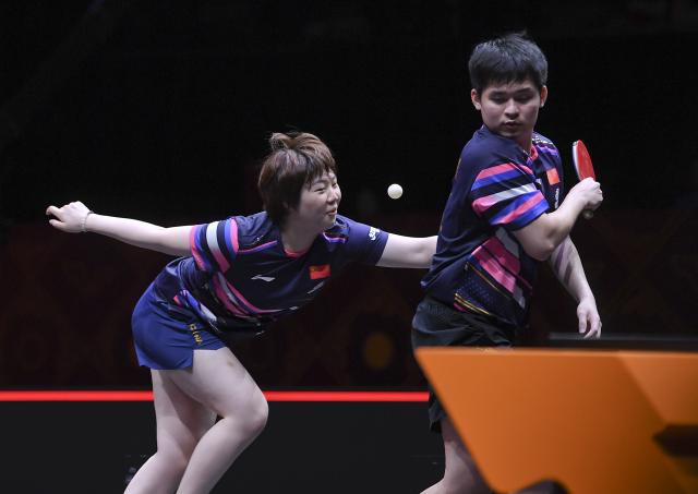 (251211) -- HONG KONG, Dec. 11, 2025 (Xinhua) -- Lin Shidong/Kuai Man (L) compete during the mixed doubles group 1 match between Wang Chuqin/Sun Yingsha of China and Lin Shidong/Kuai Man of China at the WTT Finals Hong Kong 2025 in Hong Kong, south China, Dec. 11, 2025. (Xinhua/Chen Duo)