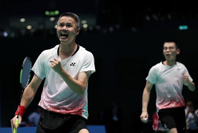 (251211) -- MACAO, Dec. 11, 2025 (Xinhua) -- Chen Pengfei/Huang Qiyu (L) of Fujian compete during the men's doubles SL3-SL4 group 2 match of para badminton at China's 12th National Games for Persons with Disabilities and the 9th National Special Olympic Games in Macao, China, Dec. 11, 2025. (Xinhua/Mao Siqian)