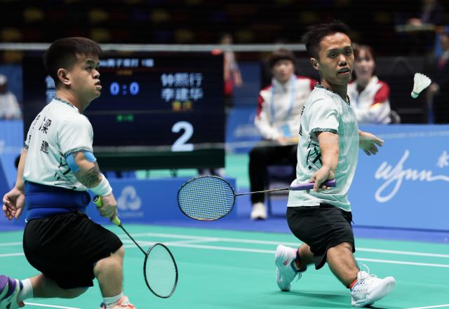 (251211) -- MACAO, Dec. 11, 2025 (Xinhua) -- Zeng Qingtao (R)/Luo Guangliang of Fujian compete during the men's doubles SH6 group 1 match of para badminton at China's 12th National Games for Persons with Disabilities and the 9th National Special Olympic Games in Macao, China, Dec. 11, 2025. (Xinhua/Mao Siqian)