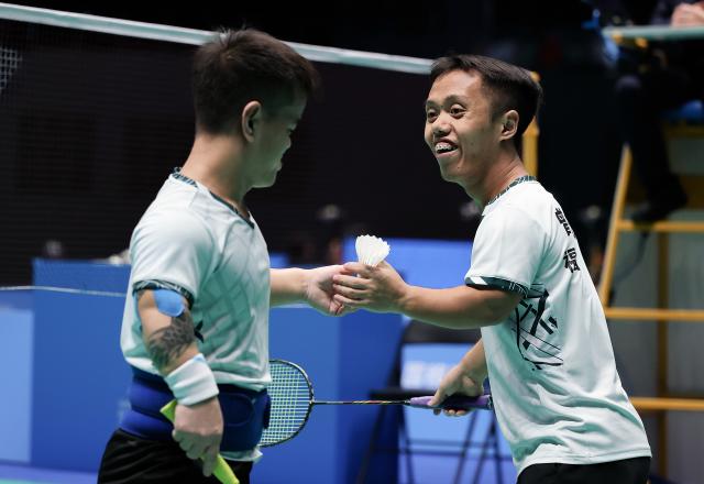 (251211) -- MACAO, Dec. 11, 2025 (Xinhua) -- Zeng Qingtao (R)/Luo Guangliang of Fujian react during the men's doubles SH6 group 1 match of para badminton at China's 12th National Games for Persons with Disabilities and the 9th National Special Olympic Games in Macao, China, Dec. 11, 2025. (Xinhua/Mao Siqian)