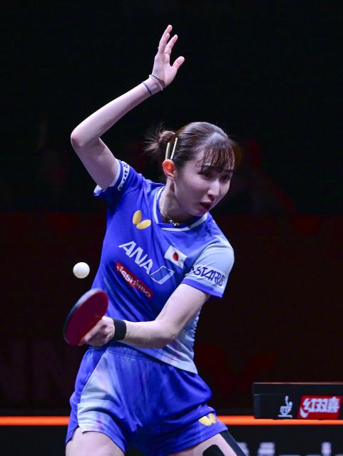 (251211) -- HONG KONG, Dec. 11, 2025 (Xinhua) -- Hayata Hina hits a return during the women's singles round of 16 match between Kuai Man of China and Hayata Hina of Japan at the WTT Finals Hong Kong 2025 in Hong Kong, south China, Dec. 11, 2025. (Xinhua/Chen Duo)