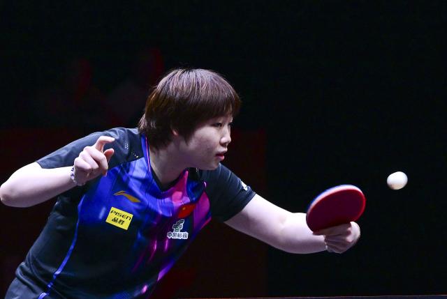 (251211) -- HONG KONG, Dec. 11, 2025 (Xinhua) -- Kuai Man hits a return during the women's singles round of 16 match between Kuai Man of China and Hayata Hina of Japan at the WTT Finals Hong Kong 2025 in Hong Kong, south China, Dec. 11, 2025. (Xinhua/Chen Duo)