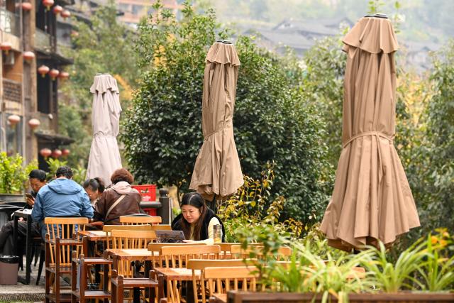 (251211) -- CHONGQING, Dec. 11, 2025 (Xinhua) -- Tourists visit the Gongtan Ancient Town in Youyang Tujia and Miao Autonomous County, southwest China's Chongqing Municipality, on Dec. 11, 2025. (Photo by Qiu Hongbin/Xinhua)