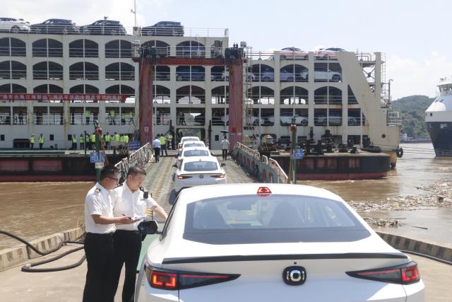 (251211) -- CHONGQING, Dec. 11, 2025 (Xinhua) -- Staff members of the Chongqing Customs check export-bound vehicles at a dock in Chongqing, southwest China, June 27, 2025. In recent years, as Chongqing accelerated its transformation into an inland hub for opening-up, a growing number of locally manufactured vehicles have found their way to overseas markets. The local automotive industry encompasses a wide range of power solutions such as battery electric, plug-in hybrid, extended-range, hydrogen fuel cell and battery-swapping technologies. Evolving industrial chain, product quality and supply mechanisms have all contributed to Chongqing's growing vehicle exports. 
  According to the Chongqing Customs, in the first ten months of 2025, the export value of Chongqing-manufactured vehicles increased 13.6 percent year on year, reaching 40.22 billion yuan (about 5.70 billion U.S. dollars), with the export value of electric vehicles growing 72.1 percent year on year to reach 11.65 billion yuan (about 1.65 billion U.S. dollars). (Photo by Luo Zhiwen/Xinhua)