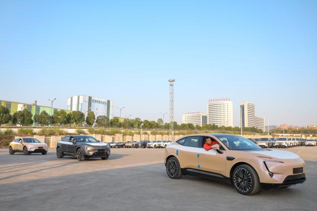 (251211) -- CHONGQING, Dec. 11, 2025 (Xinhua) -- Export-bound new energy vehicles made in Chongqing are driven to a cargo train at a commercial vehicle logistics base in Chongqing, southwest China, Nov. 29, 2025. In recent years, as Chongqing accelerated its transformation into an inland hub for opening-up, a growing number of locally manufactured vehicles have found their way to overseas markets. The local automotive industry encompasses a wide range of power solutions such as battery electric, plug-in hybrid, extended-range, hydrogen fuel cell and battery-swapping technologies. Evolving industrial chain, product quality and supply mechanisms have all contributed to Chongqing's growing vehicle exports. 
  According to the Chongqing Customs, in the first ten months of 2025, the export value of Chongqing-manufactured vehicles increased 13.6 percent year on year, reaching 40.22 billion yuan (about 5.70 billion U.S. dollars), with the export value of electric vehicles growing 72.1 percent year on year to reach 11.65 billion yuan (about 1.65 billion U.S. dollars). (Xinhua/Huang Wei)