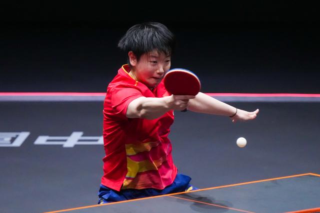 (251211) -- HONG KONG, Dec. 11, 2025 (Xinhua) -- Sun Yingsha competes during the women's singles round of 16 match between Sun Yingsha of China and Wang Yidi of China at the WTT Finals Hong Kong 2025 in Hong Kong, south China, Dec. 11, 2025. (Xinhua/Zhu Wei)