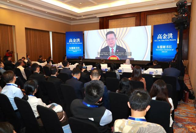(251211) -- JAKARTA, Dec. 11, 2025 (Xinhua) -- ASEAN Secretary-General Kao Kim Hourn speaks in a video address during the Hong Ting Forum in Jakarta, Indonesia, Dec. 11, 2025.
  The Hong Ting Forum themed "Advance New Frontiers for China-ASEAN Cooperation" was held on Thursday in Jakarta, Indonesia, where participants had in-depth discussions on strengthening China-ASEAN cooperation.
  Jointly organized by Xinhua News Agency Asia-Pacific Regional Bureau, the Chinese Mission to ASEAN, Xinhua Institute, and Xinhua Guangxi Bureau, the event brought together nearly 100 participants from governments, academia, businesses and media organizations from China and ASEAN member states. (Xinhua/Cen Yunpeng)