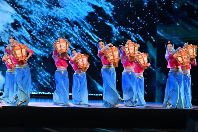 (251211) -- QUANZHOU, Dec. 11, 2025 (Xinhua) -- Actresses perform at the opening ceremony of the 2025 Maritime Silk Road International Cultural Tourism Festival in Quanzhou, southeast China's Fujian Province, on Dec. 11, 2025. (Xinhua/Jiang Kehong)