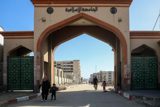 (251211) -- GAZA, Dec. 11, 2025 (Xinhua) -- Photo taken on Dec. 7, 2025, shows a view of Islamic University, in Gaza City. Before the war, Gaza had seven universities and eleven colleges. The conflict has inflicted heavy losses: at least 1,111 university students and 193 academics and professors have been killed, including Sufian Tayeh, president of the Islamic University.
   Despite this, the university has reopened for first-year students in programs that require hands-on learning: medicine, engineering, science, nursing, information technology, and law. (Photo by Rizek Abdeljawad/Xinhua)