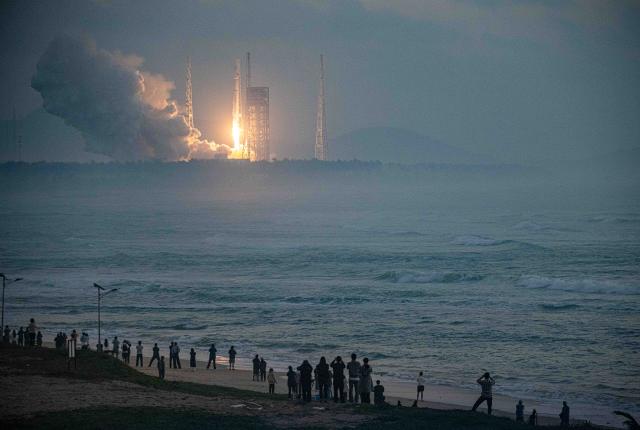 (251212) -- WENCHANG, Dec. 12, 2025 (Xinhua) -- A Long March-12 carrier rocket carrying a group of internet satellites blasts off from the Hainan commercial spacecraft launch site in south China's Hainan Province, Dec. 12, 2025. The rocket lifted off at 7:00 a.m. on Friday. The payloads, the 16th group of low-orbit internet satellites, entered into preset orbit successfully. (Xinhua/Pu Xiaoxu)