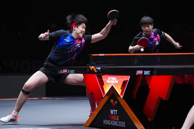 (251212) -- HONG KONG, Dec. 12, 2025 (Xinhua) -- Wang Chuqin (L)/Sun Yingsha compete during the mixed doubles group 1 match between Wang Chuqin/Sun Yingsha of China and Wong Chun Ting/Doo Hoi Kem of China's Hong Kong at the WTT Finals Hong Kong 2025 in Hong Kong, south China, Dec. 12, 2025. (Xinhua/Zhu Wei)