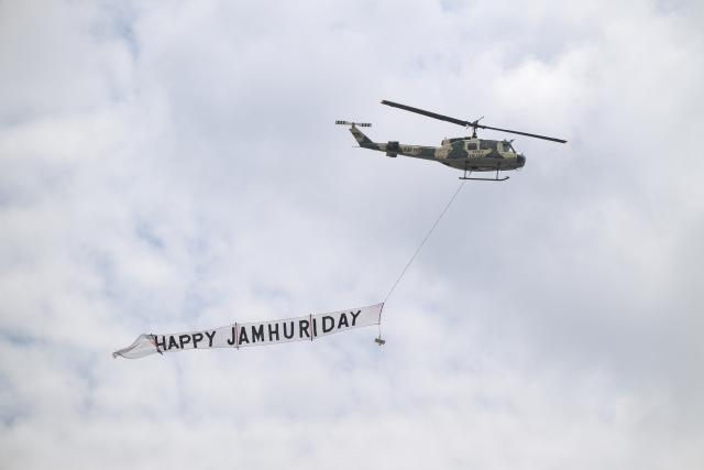 (251212) -- NAIROBI, Dec. 12, 2025 (Xinhua) -- A helicopter carrying a banner flies over Nyayo Stadium in Nairobi, Kenya, Dec. 12, 2025. A celebration marking the 62nd anniversary of Kenya's independence was held at Nyayo Stadium in Nairobi on Friday.
   Kenya's Jamhuri Day or Independence Day, observed on Dec. 12 each year, is one of the most important national holidays in Kenya. Kenya gained independence from Britain on Dec. 12, 1963. (Xinhua/Yang Guang)