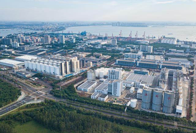 (251212) -- HAIKOU, Dec. 12, 2025 (Xinhua) -- An aerial drone photo taken on Nov. 21, 2025 shows a view of the Yangpu Bonded Port Area in Yangpu Economic Development Zone, south China's Hainan Province. China's Hainan Free Trade Port (FTP) is preparing for island-wide special customs operations, a major milestone in the opening-up drive of the world's second-largest economy despite rising protectionism worldwide.
   As the "experimental field" of the Hainan FTP, the 13 key industrial parks within the port have become significant drivers of Hainan's economic growth. In the first three quarters of 2025, the 13 key industrial parks achieved a revenue of 1,992.451 billion yuan (about 282.427 billion U.S. dollars), representing a year-on-year increase of 4.1%. (Xinhua/Pu Xiaoxu)