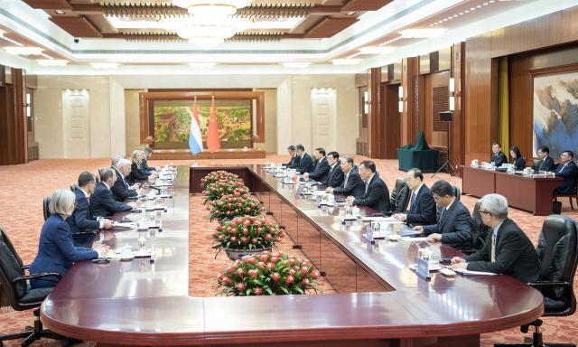 (251212) -- BEIJING, Dec. 12, 2025 (Xinhua) -- Zhao Leji, chairman of the Standing Committee of the National People's Congress, holds talks with Claude Wiseler, president of Luxembourg's parliament, at the Great Hall of the People in Beijing, capital of China, Dec. 12, 2025. (Xinhua/Li Tao)