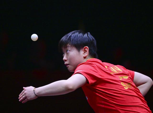 (251212) -- HONG KONG, Dec. 12, 2025 (Xinhua) -- Sun Yingsha serves during the women's singles quarterfinal match between Sun Yingsha of China and Nagasaki Miyu of Japan at the WTT Finals Hong Kong 2025 in Hong Kong, south China, Dec. 12, 2025. (Xinhua/Chen Duo)