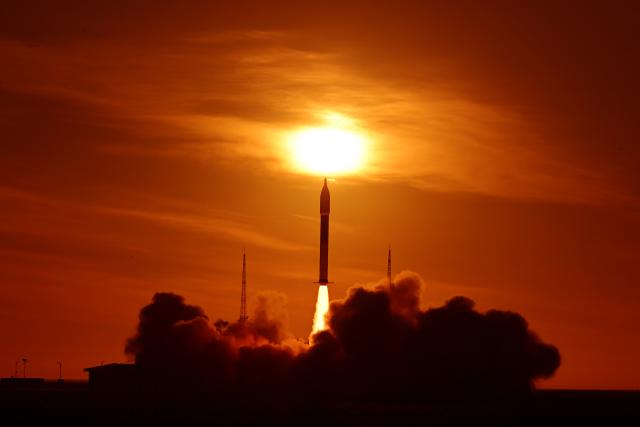 (251213) -- JIUQUAN, Dec. 13, 2025 (Xinhua) -- A Kuaizhou-11 Y8 carrier rocket carrying one space experimental spacecraft blasts off from the Jiuquan Satellite Launch Center in northwest China, Dec. 13, 2025. The rocket blasted off at 9:08 a.m. (Beijing Time). It successfully sent the payloads into the planned orbit. (Photo by Wang Jiangbo/Xinhua)