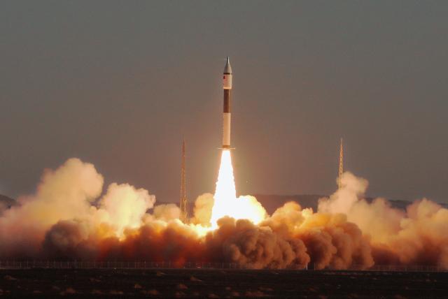 (251213) -- JIUQUAN, Dec. 13, 2025 (Xinhua) -- A Kuaizhou-11 Y8 carrier rocket carrying one space experimental spacecraft blasts off from the Jiuquan Satellite Launch Center in northwest China, Dec. 13, 2025. The rocket blasted off at 9:08 a.m. (Beijing Time). It successfully sent the payloads into the planned orbit. (Photo by Wang Haixia/Xinhua)