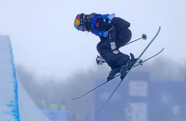 (251213) -- ZHANGJIAKOU, Dec. 13, 2025 (Xinhua) -- Gu Ailing of China competes during the women's freeski halfpipe final of FIS Freeski World Cup 2025 in Zhangjiakou, north China's Hebei Province, Dec. 13, 2025. (Xinhua/Wang Peng)