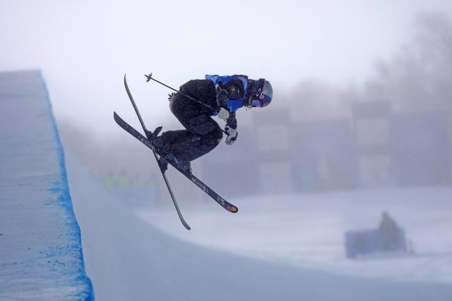 (251213) -- ZHANGJIAKOU, Dec. 13, 2025 (Xinhua) -- Gu Ailing of China competes during the women's freeski halfpipe final of FIS Freeski World Cup 2025 in Zhangjiakou, north China's Hebei Province, Dec. 13, 2025. (Xinhua/Wang Peng)
