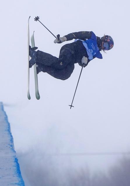 (251213) -- ZHANGJIAKOU, Dec. 13, 2025 (Xinhua) -- Gu Ailing of China competes during the women's freeski halfpipe final of FIS Freeski World Cup 2025 in Zhangjiakou, north China's Hebei Province, Dec. 13, 2025. (Xinhua/Wang Peng)