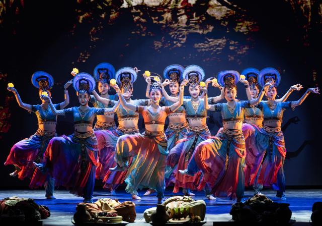 (251213) -- TORONTO, Dec. 13, 2025 (Xinhua) -- Dancers perform the Chinese dance drama Oriental Legend in Toronto, Canada, on Dec. 12, 2025. The drama, showcasing the elegance of traditional Chinese culture and the allure of multicultural integration, will have multiple performances in Toronto and Ottawa in December. (Photo by Zou Zheng/Xinhua)