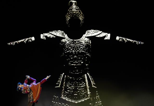 (251213) -- TORONTO, Dec. 13, 2025 (Xinhua) -- Dancers perform the Chinese dance drama Oriental Legend in Toronto, Canada, on Dec. 12, 2025. The drama, showcasing the elegance of traditional Chinese culture and the allure of multicultural integration, will have multiple performances in Toronto and Ottawa in December. (Photo by Zou Zheng/Xinhua)