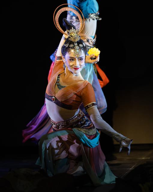 (251213) -- TORONTO, Dec. 13, 2025 (Xinhua) -- A dancer performs the Chinese dance drama Oriental Legend in Toronto, Canada, on Dec. 12, 2025. The drama, showcasing the elegance of traditional Chinese culture and the allure of multicultural integration, will have multiple performances in Toronto and Ottawa in December. (Photo by Zou Zheng/Xinhua)