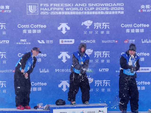 (251213) -- ZHANGJIAKOU, Dec. 13, 2025 (Xinhua) -- Gold medalist Melville Ives Finley (C) of New Zealand, silver medalist Harrold Luke (L) of New Zealand and bronze medalist Hess Hunter of the United States celebrate during the awarding ceremony for the men's freeski halfpipe of FIS Freeski World Cup 2025 in Zhangjiakou, north China's Hebei Province, Dec. 13, 2025. (Xinhua/Wang Peng)