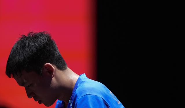 (251213) -- HONG KONG, Dec. 13, 2025 (Xinhua) -- Xiang Peng reacts during the men's singles quarterfianl match between Lin Shidong of China and Xiang Peng of China at the WTT Finals Hong Kong 2025 in Hong Kong, south China, Dec. 13, 2025. (Xinhua/Lui Siu Wai)