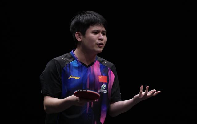 (251213) -- HONG KONG, Dec. 13, 2025 (Xinhua) -- Lin Shidong reacts during the men's singles quarterfianl match between Lin Shidong of China and Xiang Peng of China at the WTT Finals Hong Kong 2025 in Hong Kong, south China, Dec. 13, 2025. (Xinhua/Lui Siu Wai)