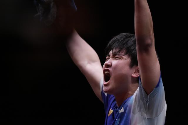 (251213) -- HONG KONG, Dec. 13, 2025 (Xinhua) -- Harimoto Tomokazu celebrates after the men's singles quarterfianl match between Harimoto Tomokazu of Japan and Felix Lebrun of France at the WTT Finals Hong Kong 2025 in Hong Kong, south China, Dec. 13, 2025. (Xinhua/Lui Siu Wai)